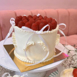wedding cake vintage berries